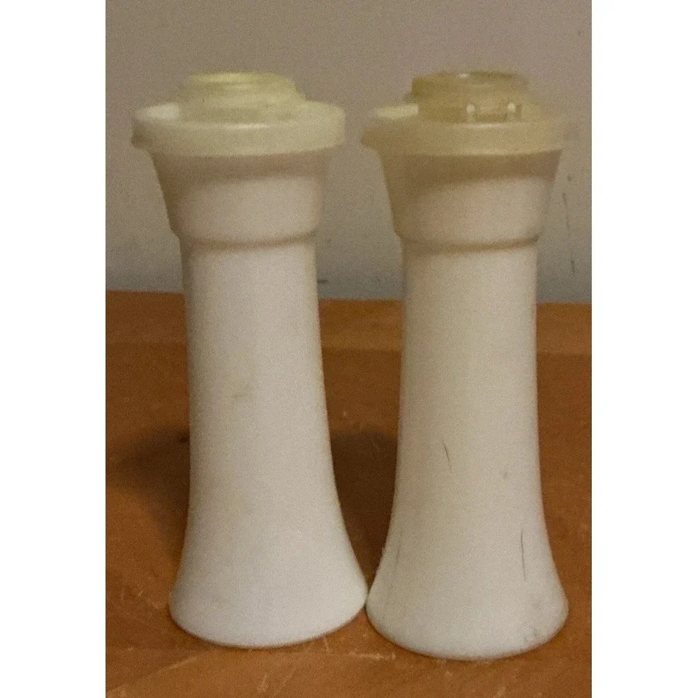 Vtg TUPPERWARE Hourglass Salt & Pepper‎ Shakers 6